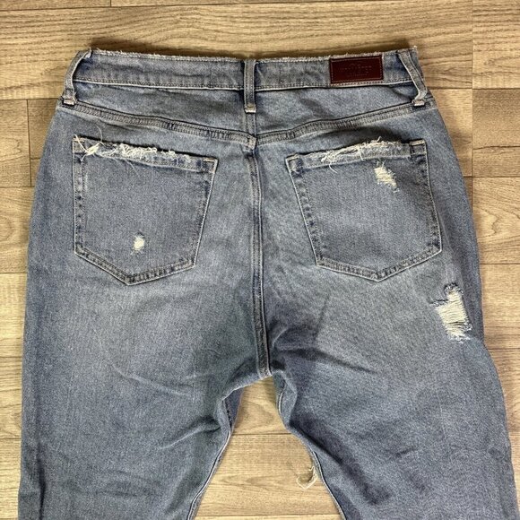 Hollister Ripped Curvy High Rise Mom Jeans Light Wash sz 11 Short - Picture 6 of 6